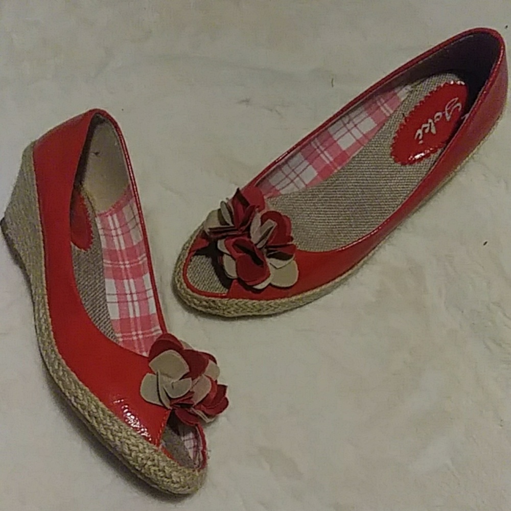 Shoes - Picture 3 of 3